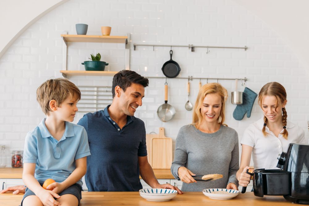 Najlepszy air fryer dla rodziny - jaką frytkownicę beztłuszczową wybrać? Ranking 2025