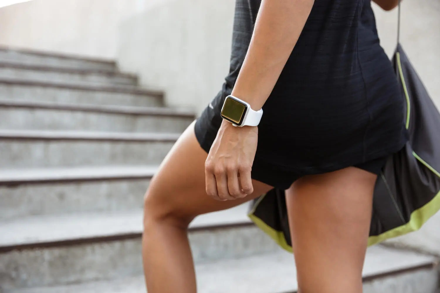 smartwatch damski kwadratowy